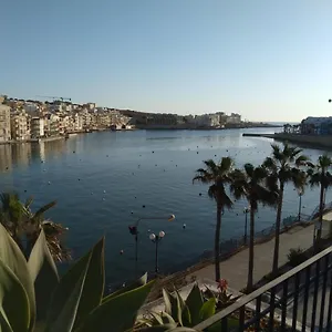 Πανσιόν Seafront Akwador
