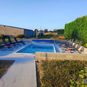 Le Calme De La Campagne Bretonne Morbihannaise. Guer